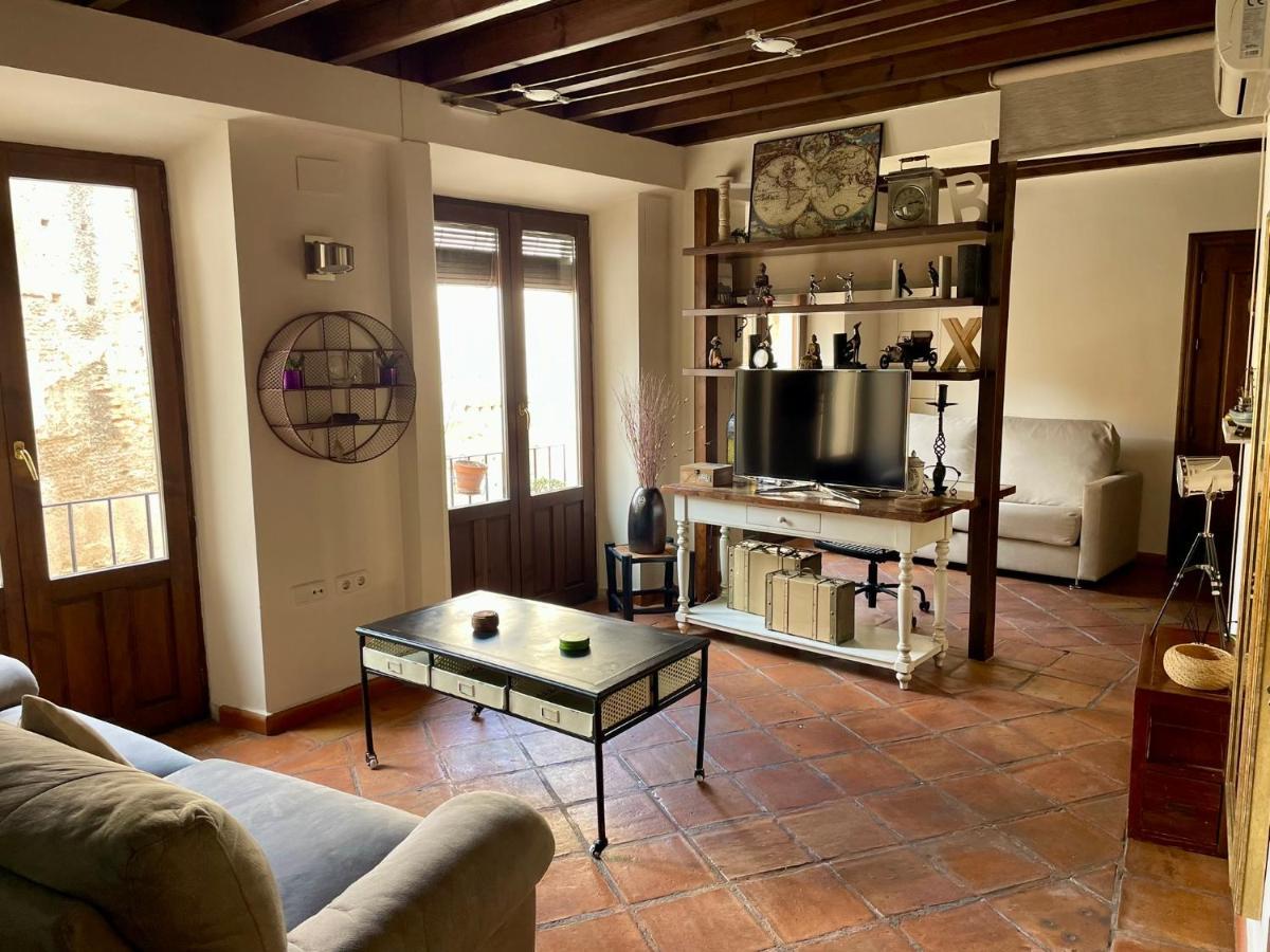 Sleep In Historic Puerta Elvira Apartment Granada Luaran gambar