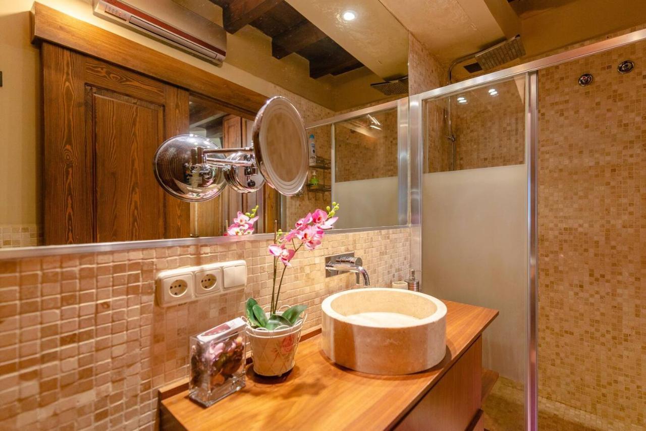 Sleep In Historic Puerta Elvira Apartment Granada Luaran gambar