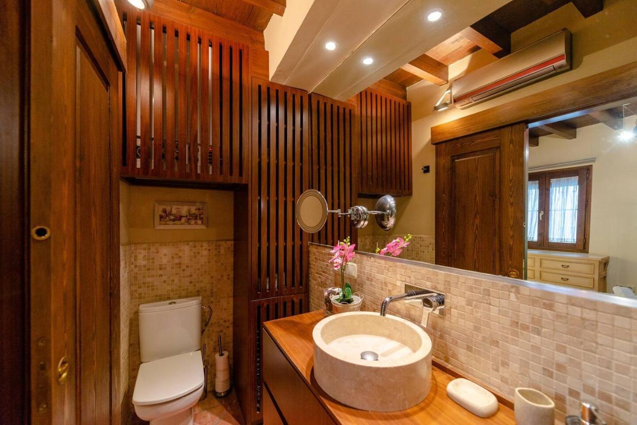 Sleep In Historic Puerta Elvira Apartment Granada Luaran gambar