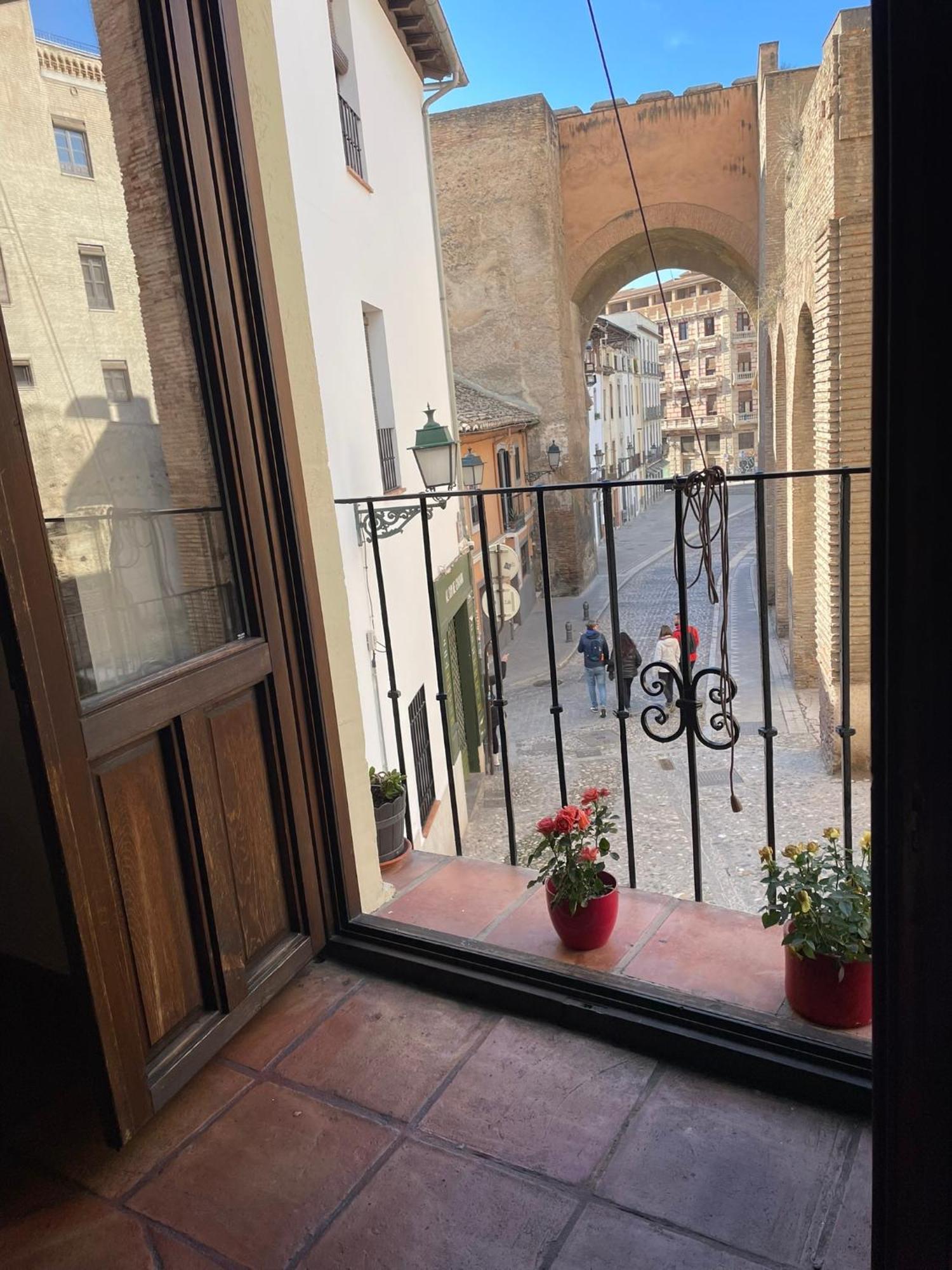 Sleep In Historic Puerta Elvira Apartment Granada Luaran gambar